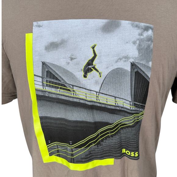 Hugo Boss Tee T-Shirt Men’s Large Brown Graphic Cotton Blend Short Sleeve - Picture 2 of 11